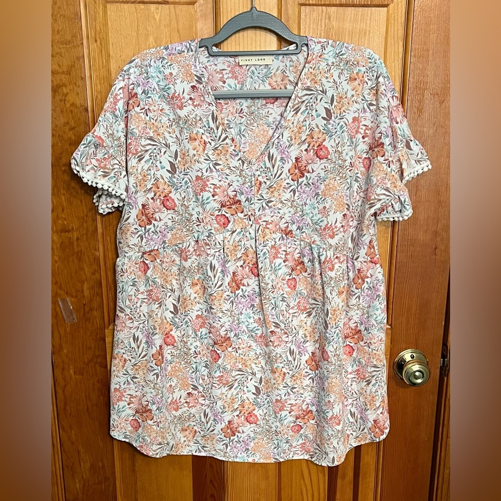 First Look NWOT Floral Boho Top SIZE DOWN on this
